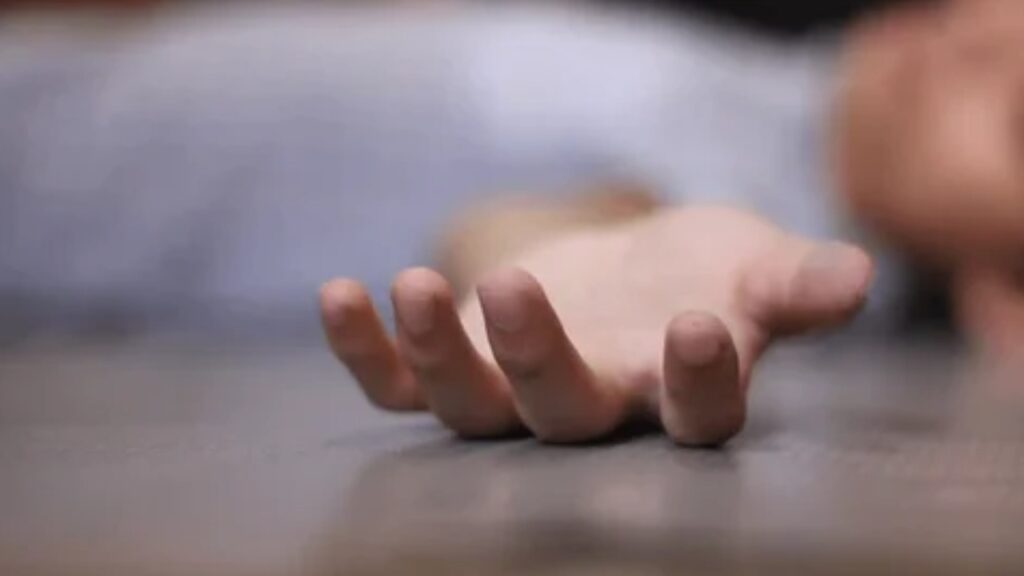 Congress leader Shakeel Ahmed Khan's son commits suicide. Bihar News | Bihar News in Hindi | Bihar ki taza khabar | Bihar ki taza khabar in hindi | Bihar Latest News | Bihar Latest News in Hindi | Bihar Crime | Congress Leader Shakeel Ahmed Khan | Congress Leader Shakeel ahmed Khan Son Died | Newstrack | Bihar News: Congress leader Shakeel Ahmed Khan's son commits suicide, police engaged in investigation | News Track in Hindi