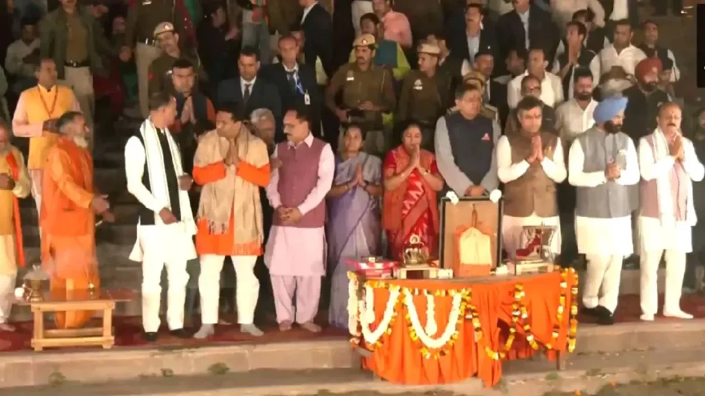 Delhi CM Rekha Gupta Participated in Yamuna Aarti with Ministers: Delhi CM Rekha Gupta joined the Yamuna Aarti at Vasudev Ghat with Cabinet Ministers, Delhi CM Rekha Gupta Along with Cabinet Ministers Participated in Yamuna Aarti AT Vasudi Ghat.