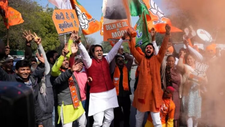 Delhi New CM | The exercise to create a new CM in Delhi intensified. Delhi Cabinet | Delhi CM News | Delhi Politics | Newstrack News | Delhi new CM: Exercise for selection of new CM in Delhi, BJP's important meeting started. News Track in Hindi