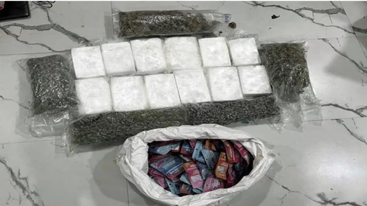 Drugs Worth 200 Crore Recovered in Mumbai: 200 crore drugs recovered in Mumbai, four arrested, Home Minister Amit Shah congratulated Narcotics team, Drugs Worth Rs 200 Crore Recovered in Mumbai, Four Arrested, Home Minister Amit Shah Condratulated The Narcotics Teeam