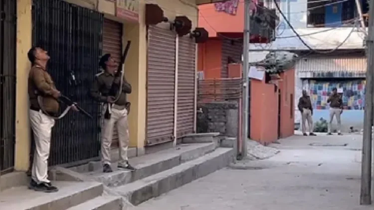 Encounter in Kankarbagh, Patna: Live encounter in Kankarbagh, Patna, firing between police and miscreants, live encounter in Patna's Kankarbagh, Firing Between Police and!