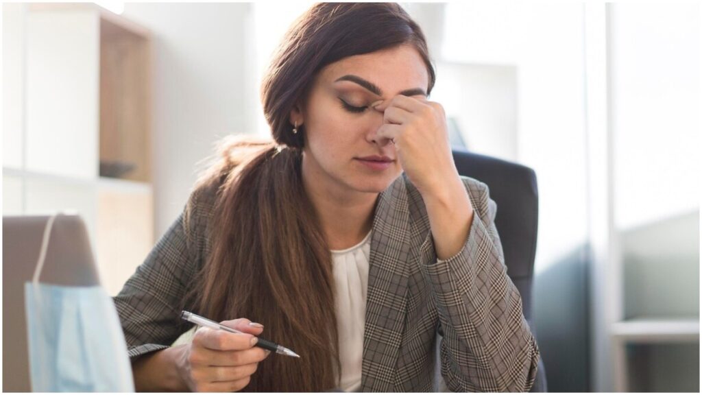 Fatigue, weakness and tingling in hands and feet, is there lack of this vitamin? - India tv hindi