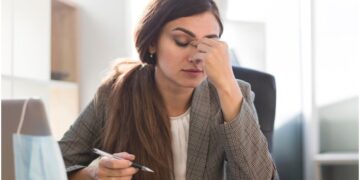 Fatigue, weakness and tingling in hands and feet, is there lack of this vitamin? - India tv hindi