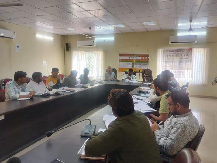 Feeder Incharge suspended for negligence in revenue work