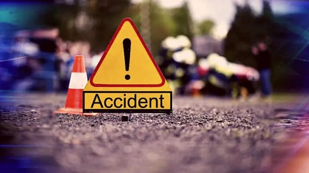 Fierce road accident in Gujarat, 5 people killed in dumper truck and mini bus collision, 5 people injured - India tv hindi