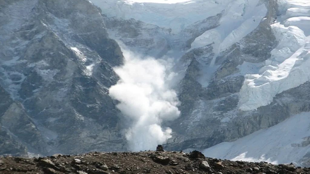 Glacier Burst in Chamoli: 57 laborers engaged in snow, rescue operations continued, 57 Workers engaged in road construction buried under snow due to glacier,