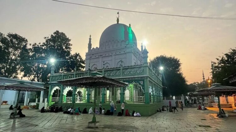 Hindus permission to worship Shivling at Ladle Mashk Dargah on Mahashivaratri - India tv hindi