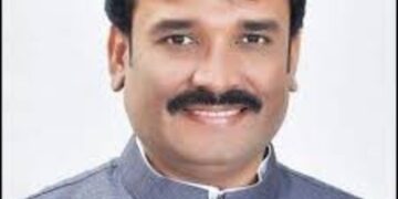 Indian Politician GC Chandrashekhar Biography in Hindi | GC Chandrashekhar Political Career in Hindi | Bharat Ke Famous Neta Gc Chandrashekhar Wikipedia in Hindi | News Track Hindi News | Latest Update Hindi Samachar | Politician GC Chandrashekhar Biography: A dedicated, public and development-oriented leader is recognized as Gangur Cheluwegowda Chandrashekhar | News Track in Hindi