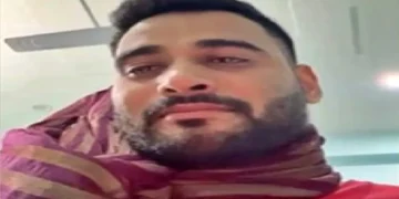 It company manager commits suicide in agra: Fed up with wife's harassment, now the manager of the IT company in Agra made suicide, made a video crying before dying, fed up with his wife's harassment, its company manager commits suicide in agra, before Dying He made a video of Himself Crying by Hanging Himself