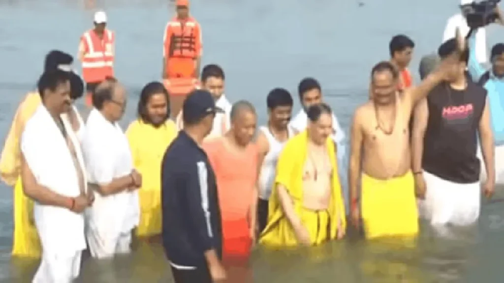JP Nadda Took a Dip in Mahakumbh: JP Nadda took a dip in Mahakumbh, along with Yogi Adityanath and other ministers also took Sangam bath, jp nadda took a dip in mahakumbh, Along with yogi adityanath and other ministers also took sangam bathh.