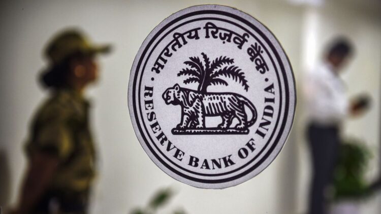 Large threat to crores of people running WhatsApp, RBI released warning - India tv hindi