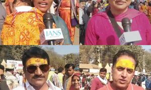 Mahakumbh: Devotees took a dip in the confluence, said- Yogi government's arrangements are commendable