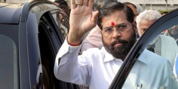 Maharashtra: Two people arrested for threatening to bomb the Deputy Chief Minister's car
