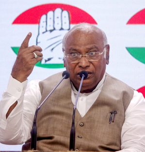 Mallikarjun Kharge raised the issue of 'manipulation of voter list', allegations against BJP