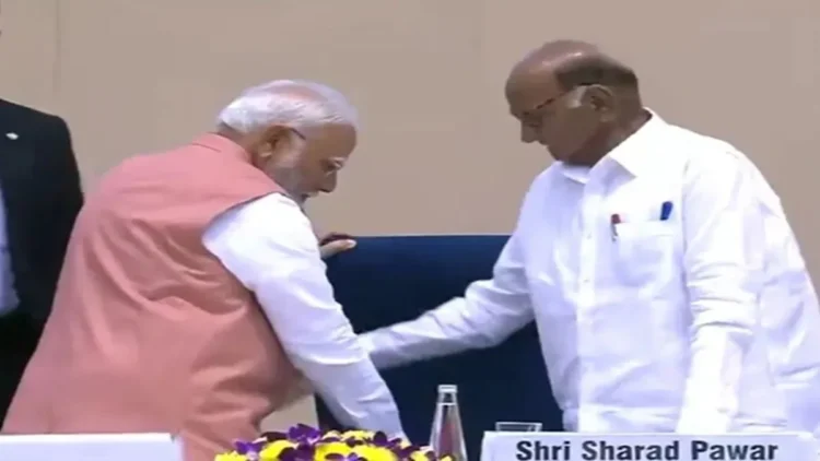 Marathi Sahitya Sammelan 2025: PM Narendra Modi expressed something for Sharad Pawar in this style, applause, Congress may feel Mirchi, PM Narendra Modi Expressed Respect for Sharad Pawar in this manner, Getting Applause, Getting Applause, Congres May Feel Chilli