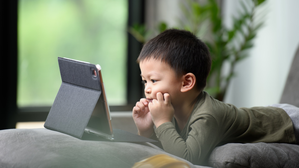 More screen time can reduce language development skills in children: study