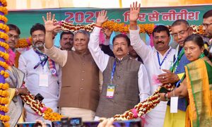 विपक्ष की आंख की रोशनी समाप्त हो गई, उसे विकास नहीं दिखता : दिलीप जायसवाल
