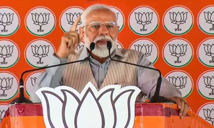 PM Modi spoke on income tax from Nehru to Indira | Delhi Assembly Election 2025 | PM Modi | Congress | Income Tax | Newstrack News | Delhi Assembly Election 2025: PM Modi siege Congress on income tax, targets Nehru to Indira. News Track in Hindi