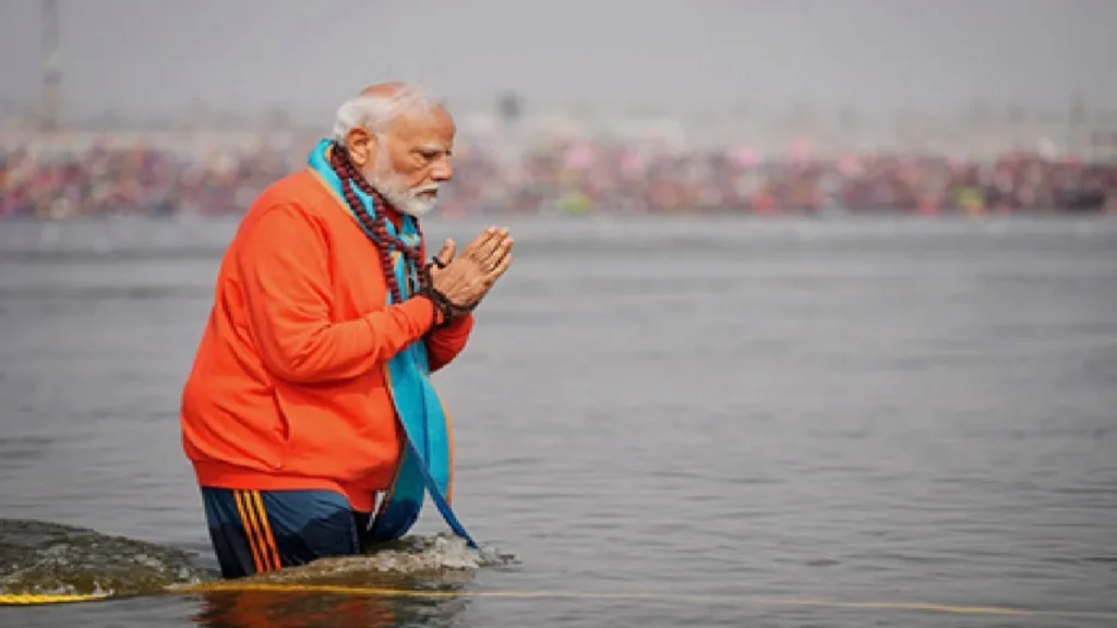 PM Narendra Modi's blog on Mahakumbh: PM Narendra Modi apologized to Mahakumbh devotees for what?