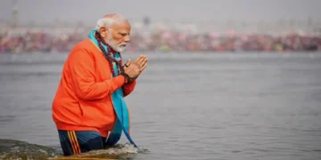 PM Narendra Modi's blog on Mahakumbh: PM Narendra Modi apologized to Mahakumbh devotees for what?