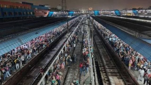 Passengers were confused about 'Prayagraj Express, Prayagraj Special', causing stampede: sources