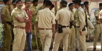 Patna encounterà ¥ ¤ firing in kankarbaghà ¥ ¤ sparks panicà ¥ ¤ Policeà ¥ ¤ Criminals Trapped | PATNA Encounter: Firing in Patna, STF surrounds the entire area, criminals hidden in the house. News Track in Hindi