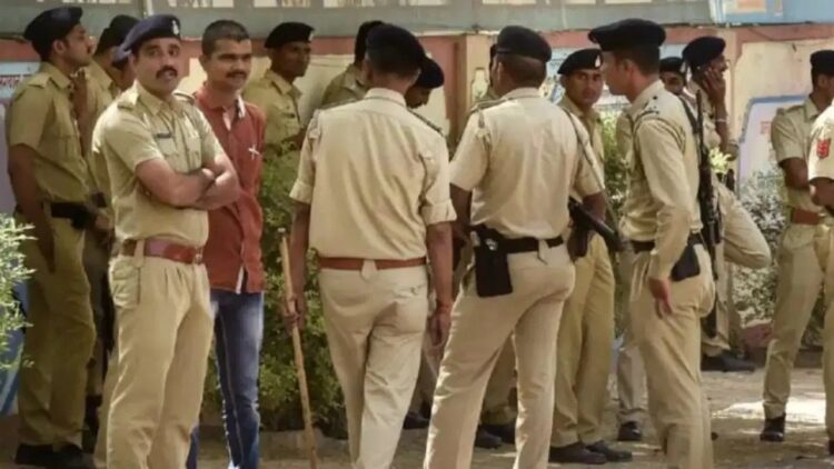 Patna encounterà ¥ ¤ firing in kankarbaghà ¥ ¤ sparks panicà ¥ ¤ Policeà ¥ ¤ Criminals Trapped | PATNA Encounter: Firing in Patna, STF surrounds the entire area, criminals hidden in the house. News Track in Hindi
