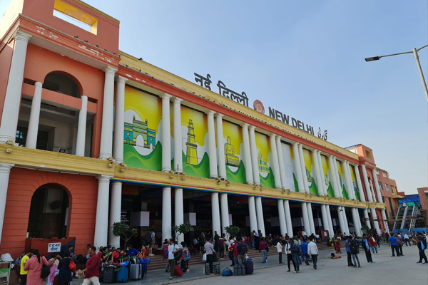 Platform ticket sales closed at New Delhi railway station, security system strengthened