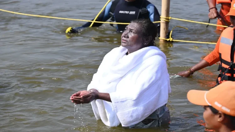President and Uttarakhand CM Took Mahakumbh Snan: President Draupadi Murmu and Uttarakhand CM Pushkar Singh Dhami performed Mahakumbh bath, President Draupadi Murmu and Uttarakhand CM Pushkar Singh Dhami Took Mahakumbh Batha.
