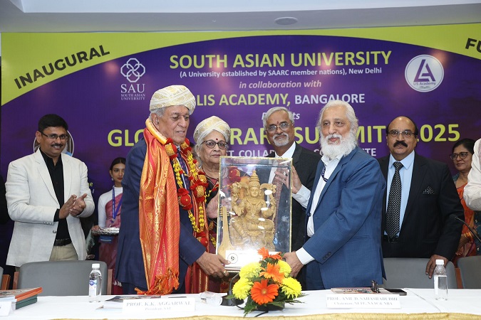 Professor KK Aggarwal received Life Time Achievement Award, emphasis on digitization instead of traditional libraries