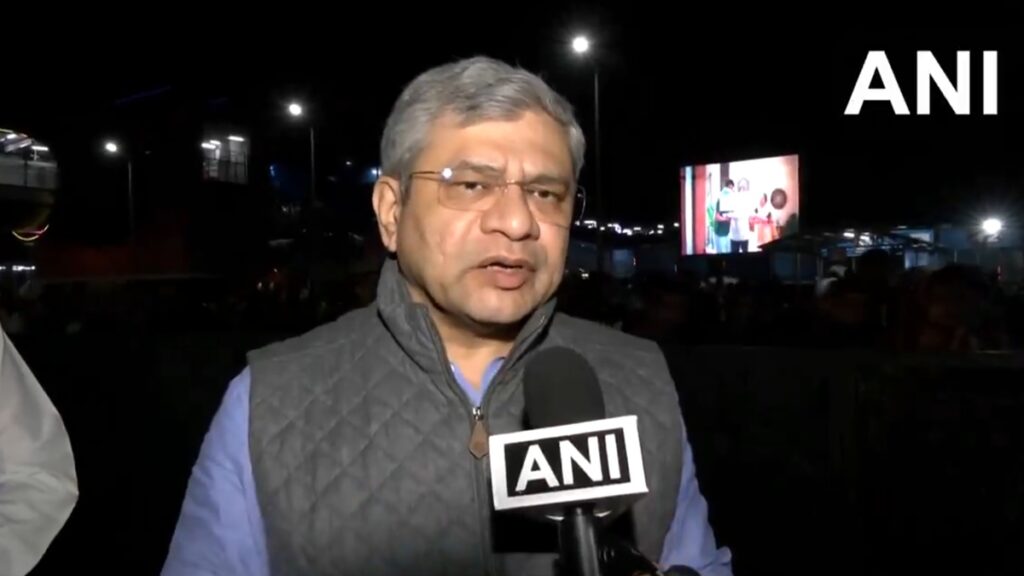 Railway Minister Ashwini Vaishnav visited New Delhi railway station, somewhere - India tv hindi