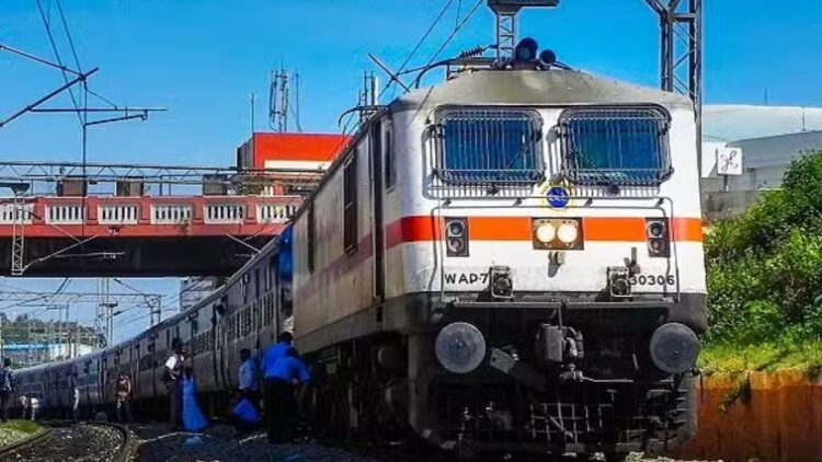 Railway recruitment scam: 4-5 lakh bribes from every candidate, CBI filed a case against many officers - India tv hindi