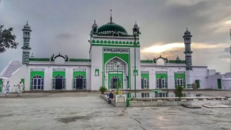 Sambhal shahi jama masjid row: The controversy over the royal Jama Masjid of Sambhal again, the court reached the court, Hindus made these allegations, Muslim side moves Allahabad High Court over Painting of Shahi Jama Masjid of Sambhal Hindu Side Allges Riot ConSpiracy