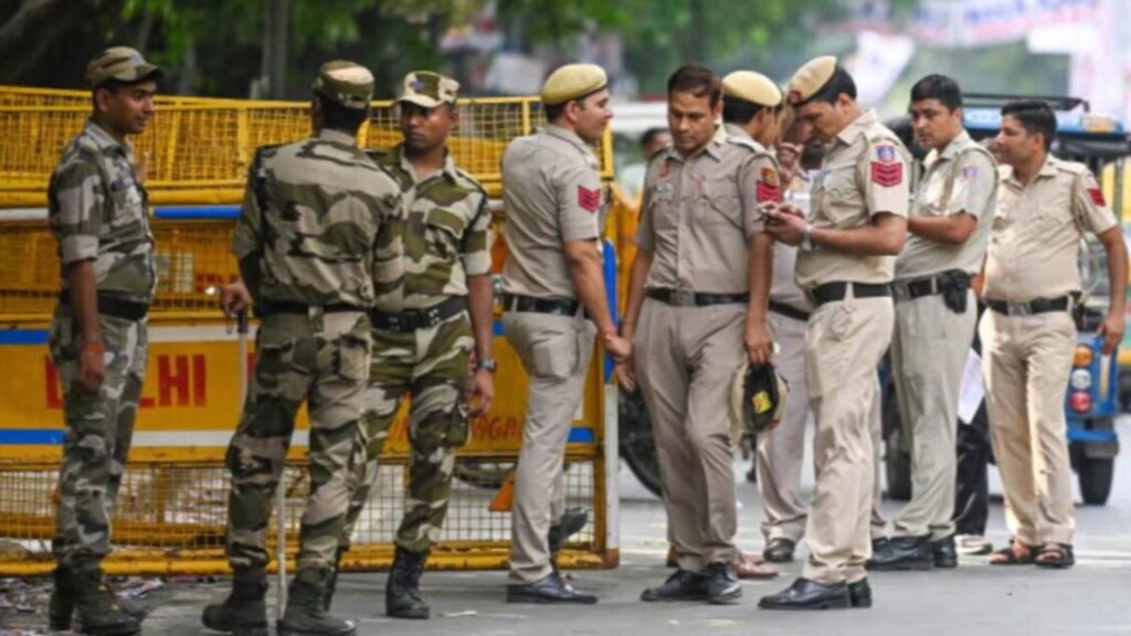 Security system increased in Delhi for voting. Delhi Assembly Election | Delhi Assembly Election 2025 | Delhi election | Delhi Election 2025 | Delhi election news | Delhi Election News in Hindi | Delhi news | Newstrack | Delhi Assembly Election 2025: Security arrangements in Delhi regarding voting, policemen will be deployed on a rumor. News Track in Hindi