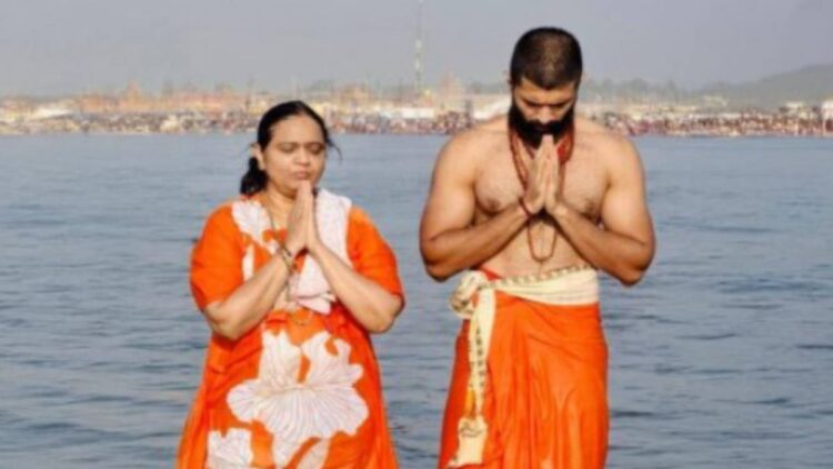 South superstar took a dip in Mahakumbh, worshiped Ganga Mai with mother - India tv hindi