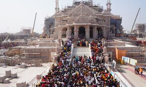 अयोध्या में श्रद्धालुओं का