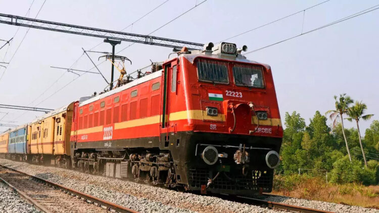 ट्रेन में लग जाए आग या सामान हो जाए चोरी, तो बिल्कुल भी ना घबराएं, जानिए क्या लिखा नियम में