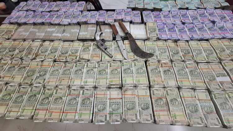 The biggest robbery in Odisha so far, Rs 3.51 crore seized - India tv hindi
