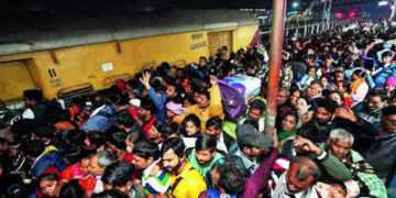 There was chaos at New Delhi railway station overnight, railway employees now cleared scary remains