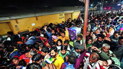 There was chaos at New Delhi railway station overnight, railway employees now cleared scary remains