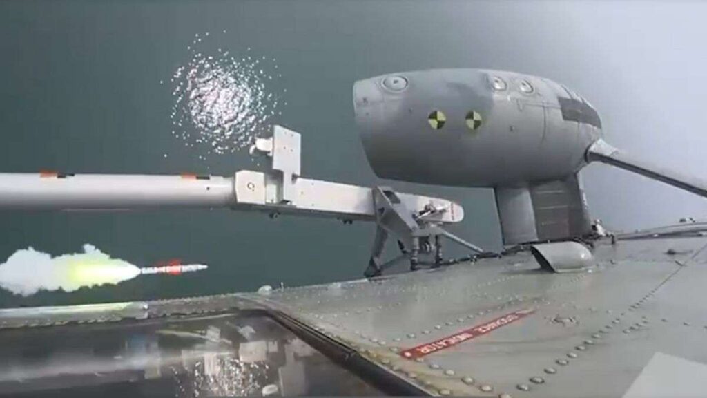 VIDEO: Leave the missile from helicopter, the target was left out, Navy and DRDO did this very amazing - India tv hindi