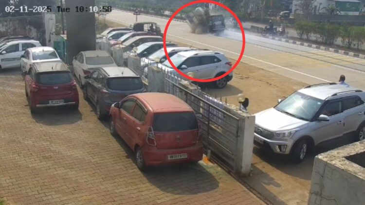 Video of creepy road accident in Odisha revealed, 2 killed on the spot, 5 injured - India tv hindi