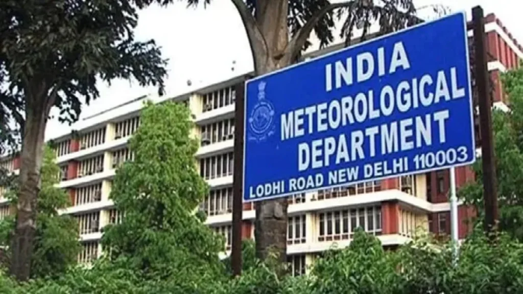 Weather Update: On one hand, due to western disturbance, snowfall and rain is expected in many states, while the Meteorological Department made people careful with the scorch