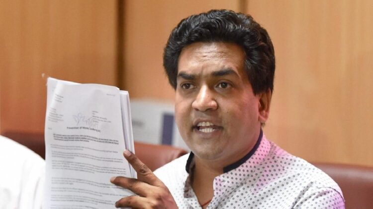 Who is Kapil Mishra in Hindi: Kapil Mishra, who raises his voice against Arvind Kejriwal, has the experience of ministerial