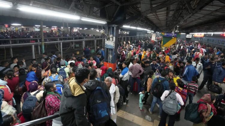 Why was there a stampede at New Delhi railway station? Big disclosure in RPF report, know who is guilty? - India tv hindi