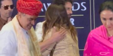 18 years after the breakup, Hasina hugs EX, laughing in IIFA
