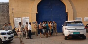45 prisoners reached the hospital after having jail food, samples of food sent to lab for testing - India tv hindi
