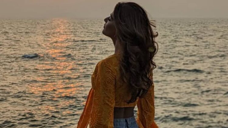Actress beach road attack, 40 -year -old man slaps, threatened to crush by car - India tv hindi