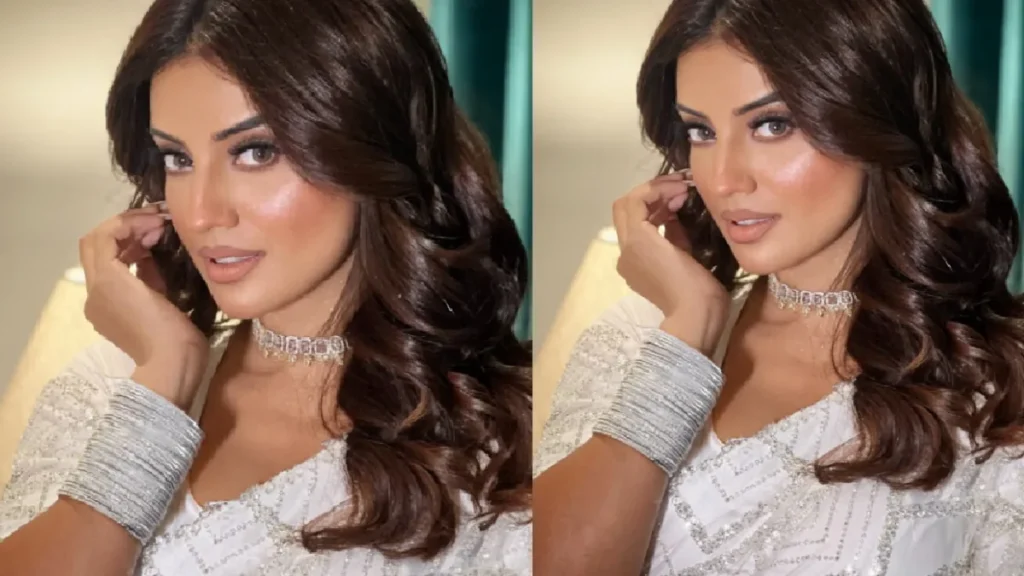 Akshara Singh reached Prayagraj, Moonlight became Bhojpuri Queen in white saree, photos viral