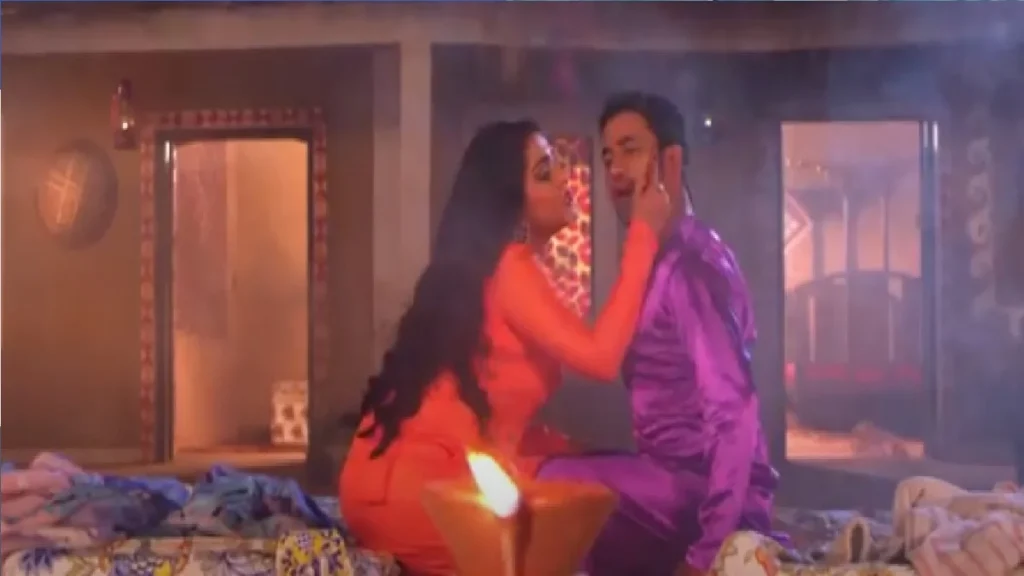 Amrapali Dubey and Nirhua's hot-hot love is full of love, Kashi is speaking, see in free
